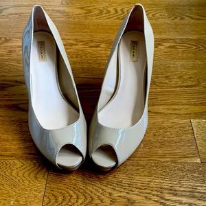 Patent leather nude heel